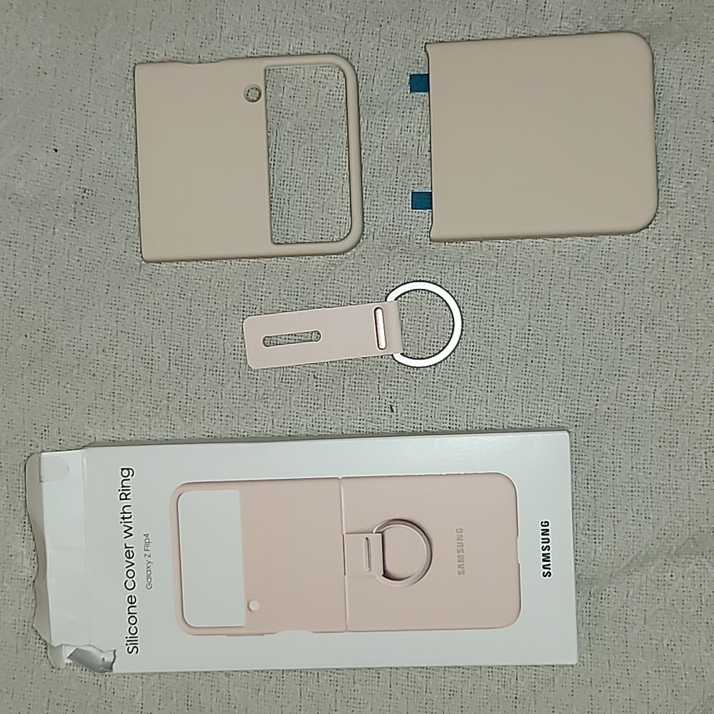Samsung Galaxy Z Flip4 Silicone Cover